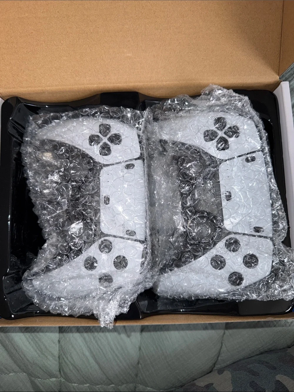 White 2.4G Wireless Game Controller & 4K retro game stick- 20k games!